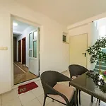 Apartment Marina Sea View & Jacuzzi Makarska