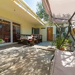 Marina Sea View & Jacuzzi Apartment