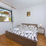 Marina Sea View & Jacuzzi * Makarska