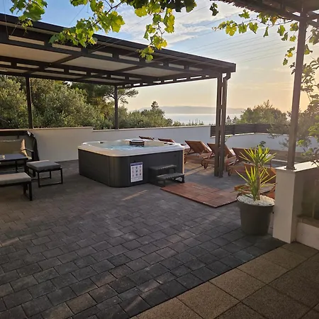 Marina Sea View & Jacuzzi Makarska
