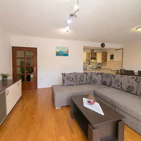 Marina Sea View & Jacuzzi Apartman Makarska