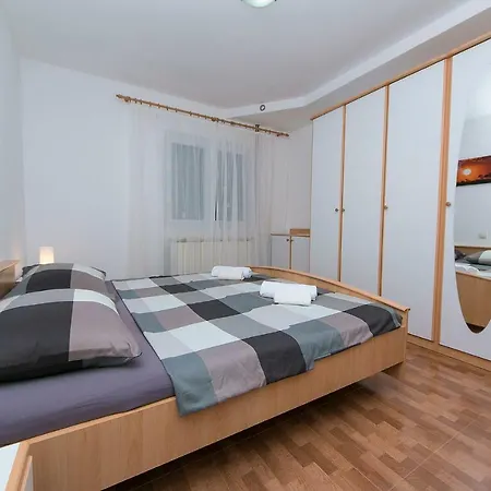 Marina Sea View & Jacuzzi Makarska