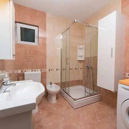 Apartman Marina Sea View & Jacuzzi